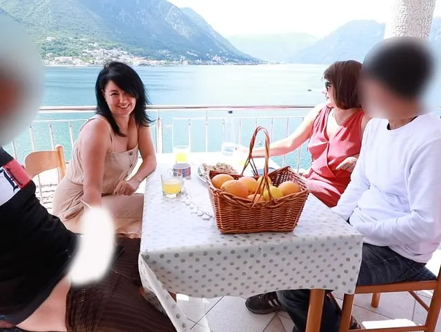 PUBLIK! RIESEN SCHWANZ IM RESTAURANT ABGEWICHST
