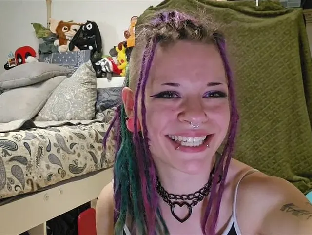 OMG Ist das zu intim? Meine PUSSY ganz NAH vor der Kamera… Zum ersten Mal angefasst!