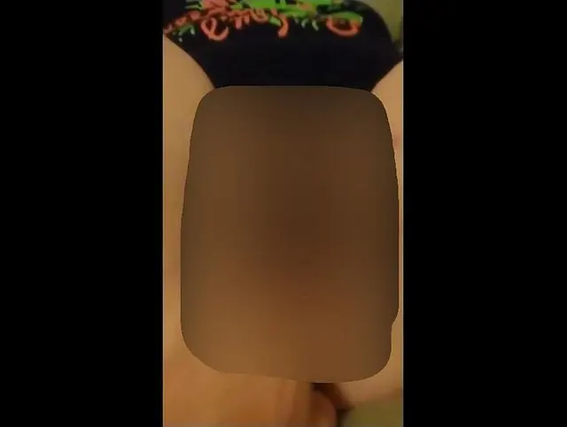 Sina Spritzig – Meine Busch Muschi wird gefingert!!!