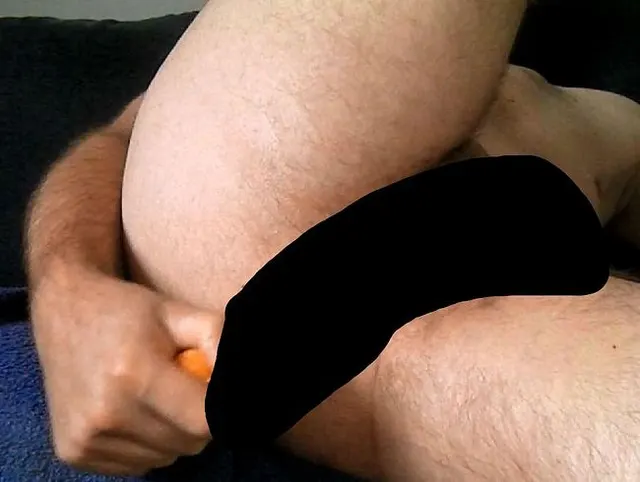 Karotte fickt geil den Arsch!