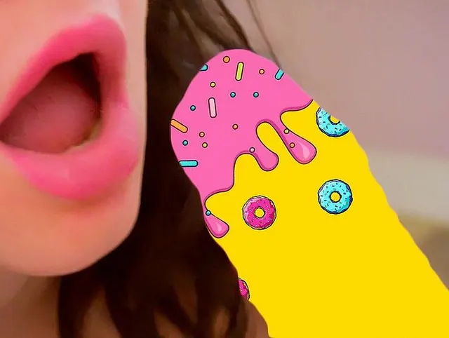 Schulmädchen lutscht Schwanz in Nahaufnahme, Oral Creampie