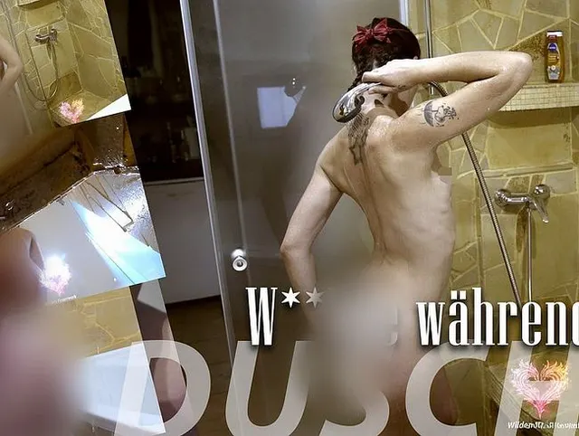 Wichse deinen geilen Schwanz, während ich dusche, du kleine Drecksau!
