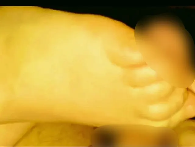 Lasse Ihn spritzten durch meine Füße öliger Footjob mit Happyend!