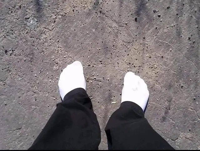 Weiße Sneaker Socken im Auto ** Pedal PUmping **