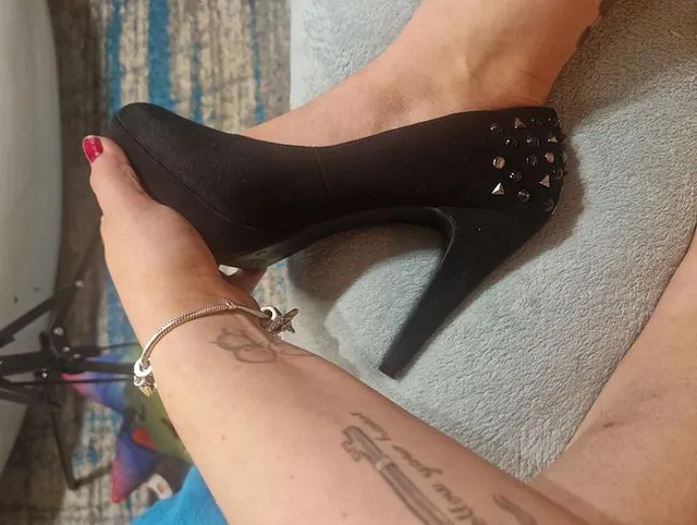 Ich mach es mir mit einen highheel????????????