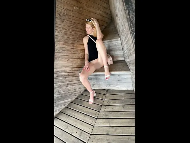 Bottomless public flashing