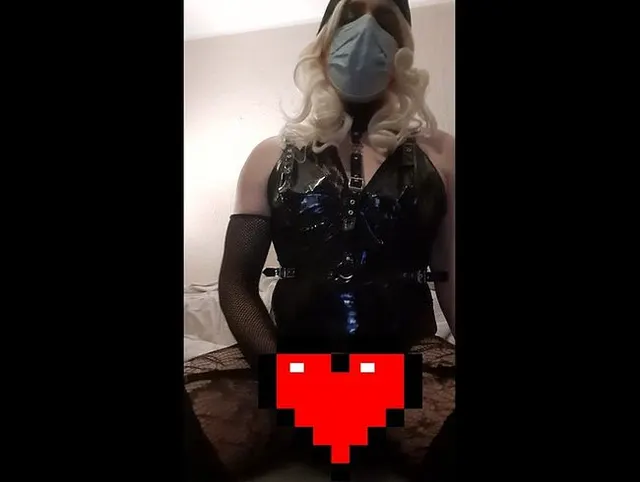 FranziskaDiamond Jerks off and cums