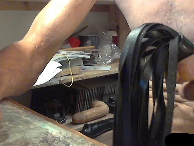 hart mit der Peitsche behandelt