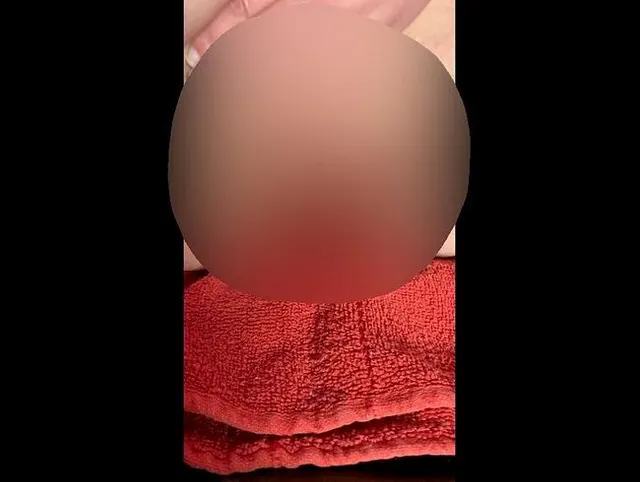 Dicke Frau reitet auf Dildo