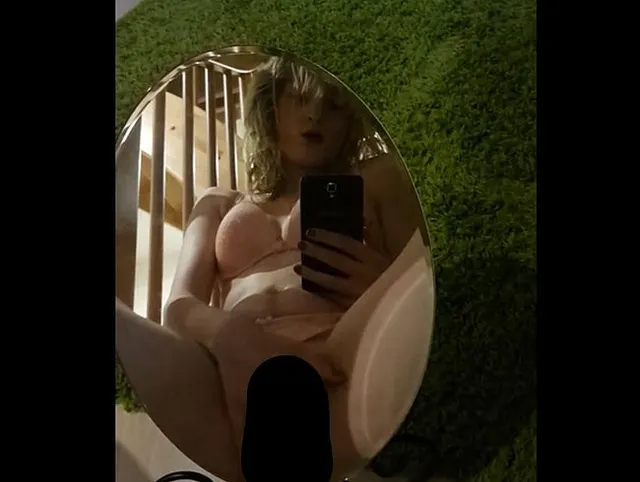 Schau meiner geilen Pussy zu ;)