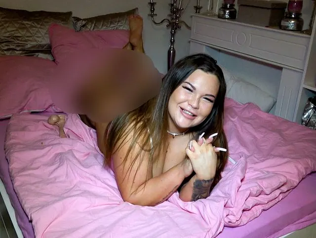 BIG-ASS TEENY Melina ohne Kondom gefickt