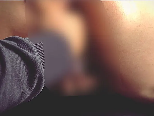 NASS und GEIL aufgewacht!! Ich FICKE seine HAND bis zum ORGASMUS!