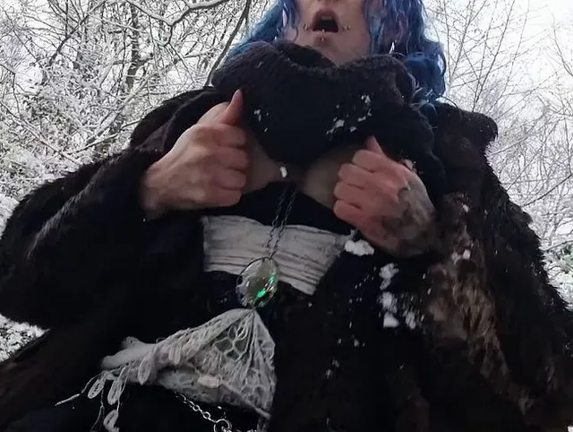 SCHNEE ausgiebig auf steinharte N*PPEL und CL*T!!!