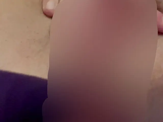 Muschi fisten. Dildo spiele. Enge Muschi fisten und füllen