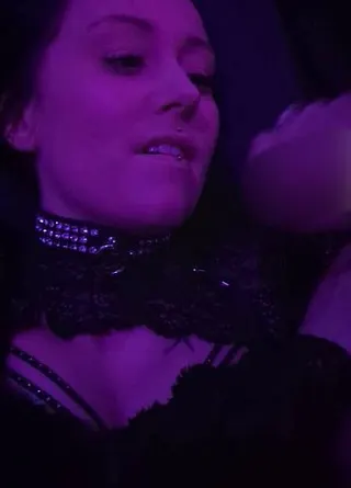 Blowjob im Swingerclub und sein Sperma geschluckt