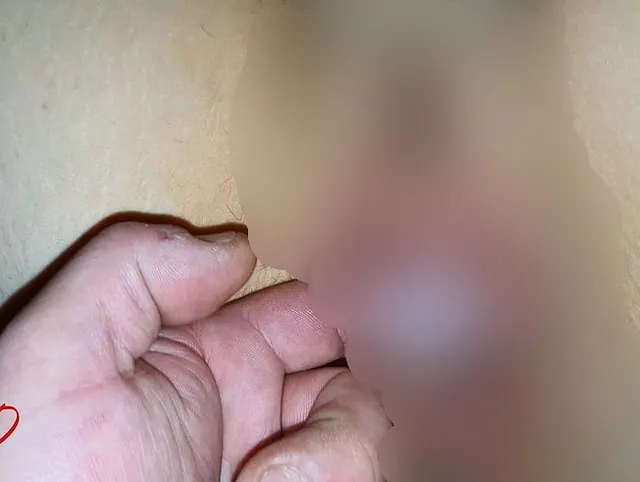 Die Ficksahne läuft aus meinem Fötzchen