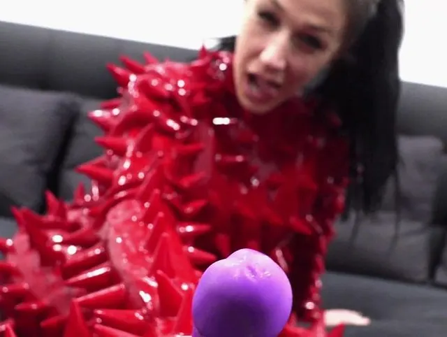 Latex Schlampe in Action! Vor Geilheit extrem ausgelaufen