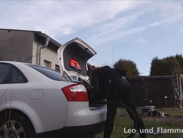 kurzer Quickie ao beim Auto aussaugen ^^