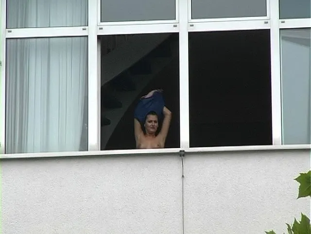Mutprobe: Am Fenster gestrippt!
