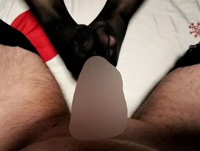 Nylonfetisch! Hab ihm einfach meine Nylons angezogen und mir auf die Nylonfüsschen spritzen lassen!