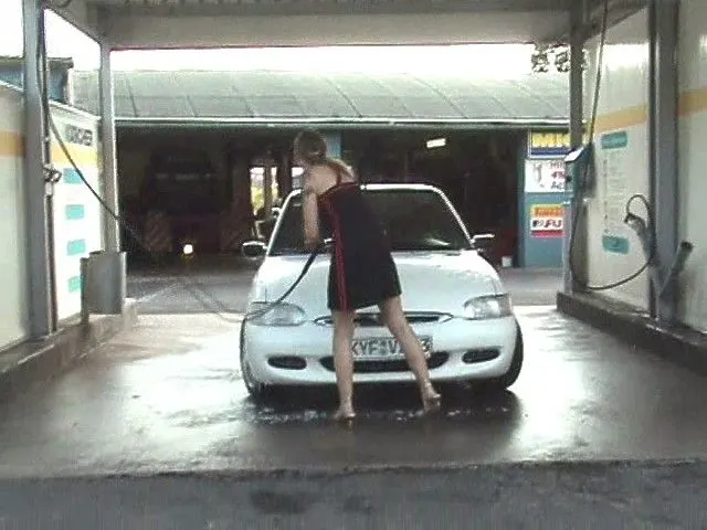 Pissen in der Waschanlage