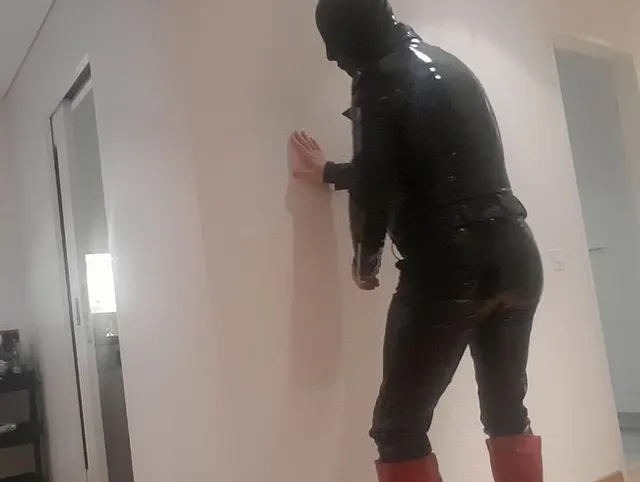 Gummipuppe tanzt in Shootingause
