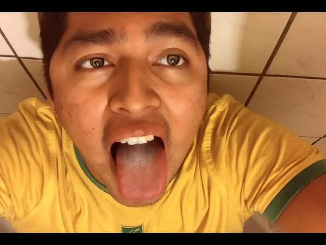 Brasileno masturbando
