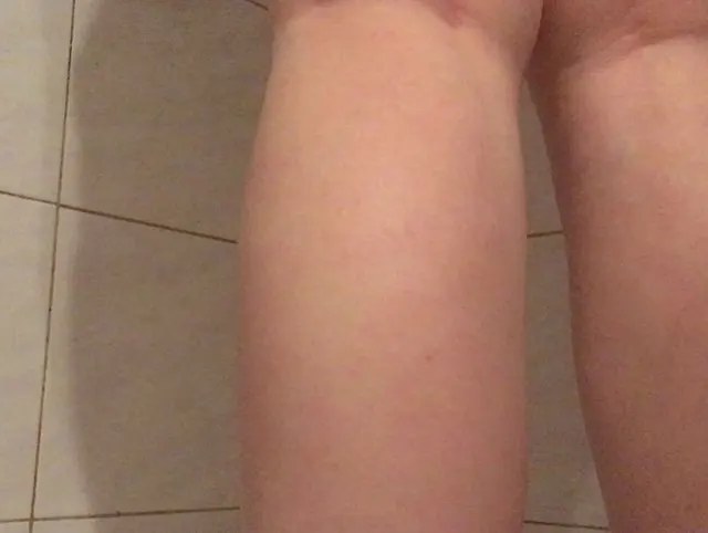 Pissen in der Dusche