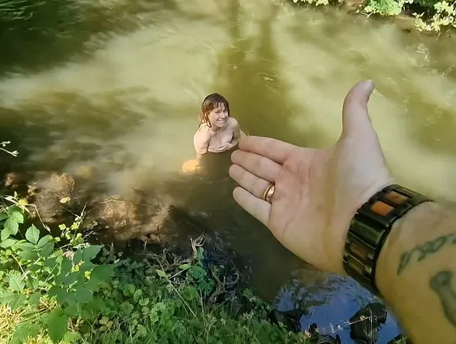 Feucht schmatzender Fick am Ufer !!!