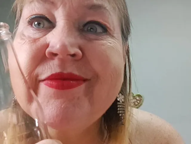 Flaschen Oral - ein geiles Fickmaul
