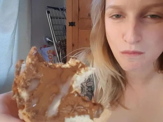 SPERMA-BROT mit Schokolade zum Frückstück!