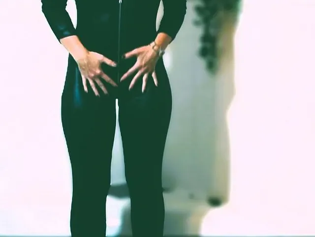 Zerfickt im Catsuit... Orgasmen auf dem Wannenrand