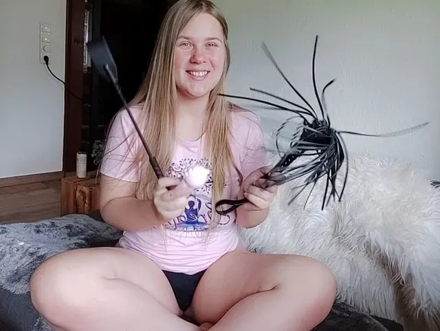 Birthday Toy Test – Peitsche, Gerte & Massagestab