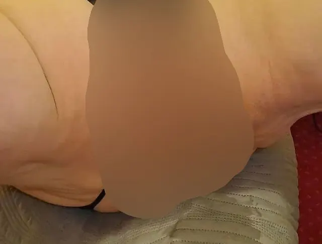 Fingern, fisten und ein bisschen Squirten mit schwarzem Latexhandschuh, POV