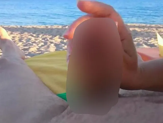 Sinnliche Mona - Handjob am Strand bis zum Happy End!