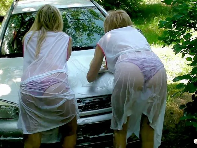 Sexy Kittel Carwash
