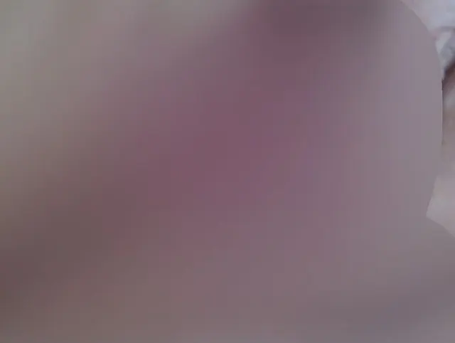 Ich besorge es mir mit einem Glasdildo und werde immer feuchter