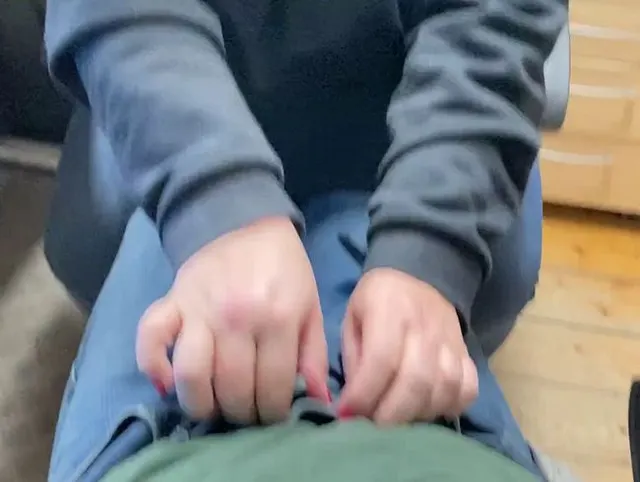 Blowjob (no cum) morgens im Büro