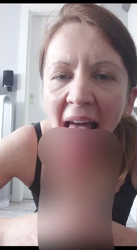 Bock auf einen blowjob..?..Runter mit dem Höschen und her mit deinem Schwanz!