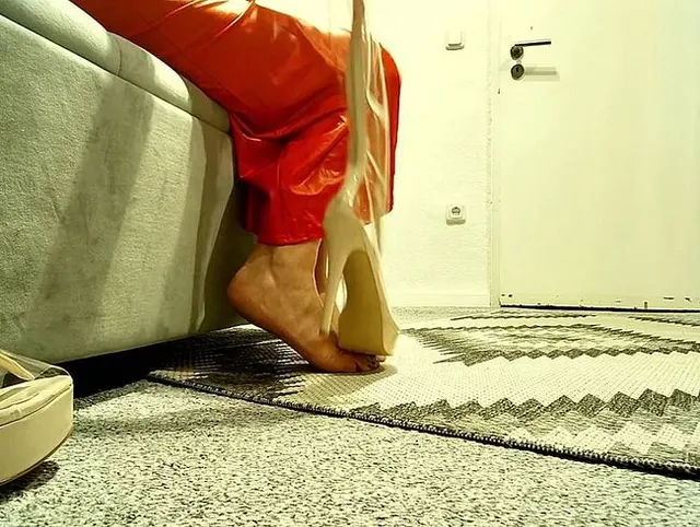 Transparente Overknees Video von der Seite (Dieses Video gibt es auch mit Frontvideo)