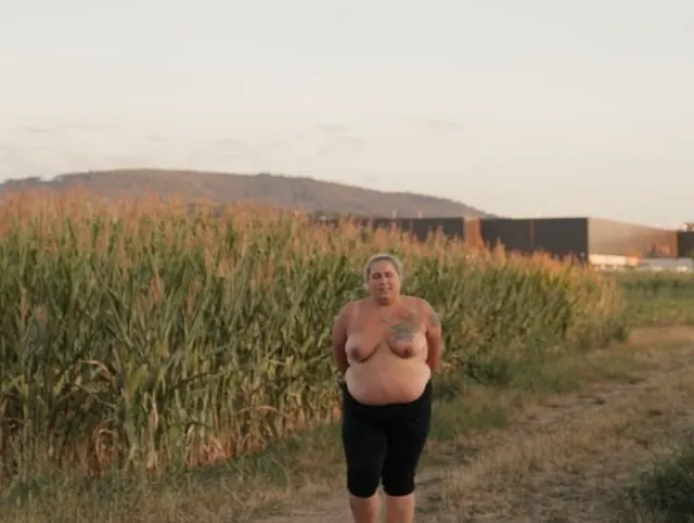 Oben ohne Abendspaziergang