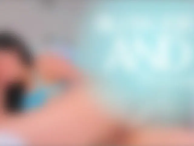 Blowjob während ich einen Schwanz in meiner Muschi habe!