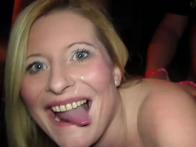 Melanie Moon vs. Mia Bitch - Spermakampf Teil 1