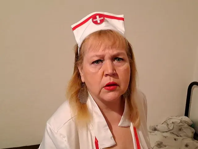 Krankenschwester gibt Prostata- Untersuchung