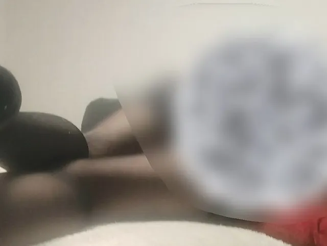 Die freche geschiedene MILF mag es, wenn ihr Arsch gut gefickt wird