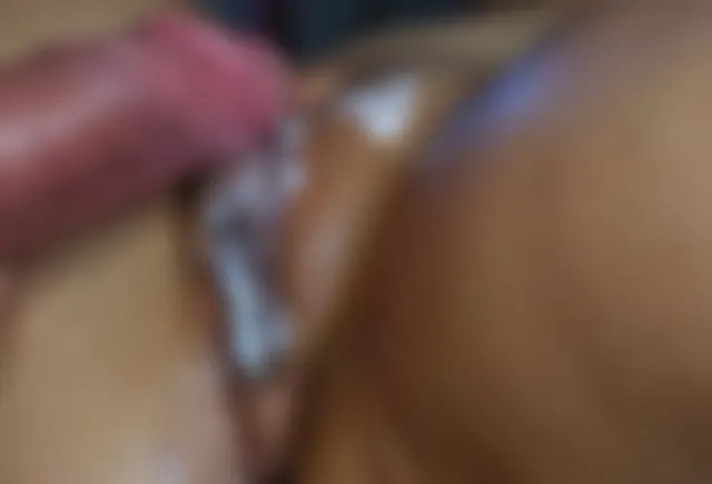 Extrem geile Nahaufnahme von meiner feuchten Muschi, wie sie von einem harten Schwanz gefickt wird