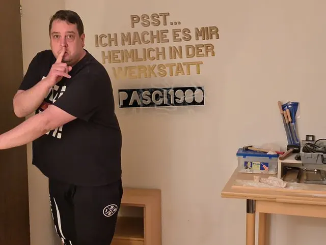 Psst... Ich mache es mir heimlich in der Werkstatt