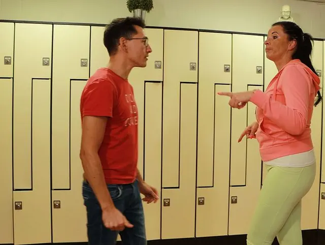 Jungschwanz (20) Casting im Fitnessstudio - zeig der MILF was du drauf hast!