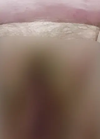 Mit dem Toy selbst verwöhnt