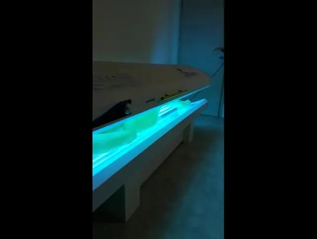 Vom Nachbarn erwischt im solarium